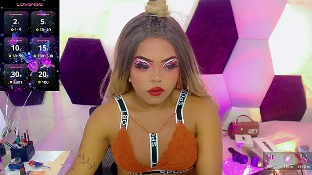 Snapshot of KayleighDreams_ chatting on February 18, 2:29 am KayleighDreams online show from February 18, 2:29 am