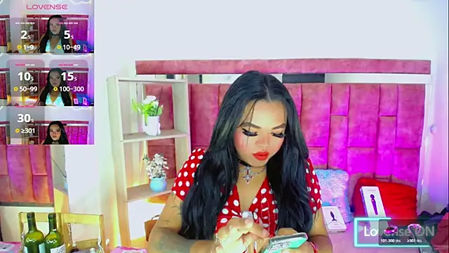 KayleighDreams  online show from June 10, 3:29 am