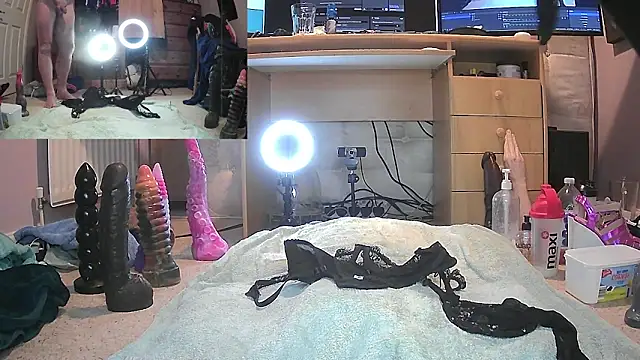 Snapshot of ClairTS chatting on December 6, 11:44 am ClairTS online show from December 6, 11:44 am