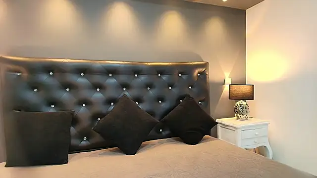 dirtyvictoria online show from December 21, 12:34 pm