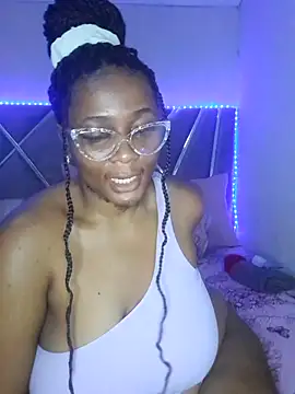 Snapshot of CocoBootyyy chatting on February 21, 1:44 am CocoBootyyy online show from February 21, 1:44 am
