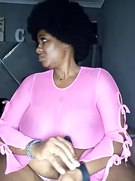 Snapshot of CocoBootyyy chatting on March 1, 9:39 pm CocoBootyyy online show from March 1, 9:39 pm