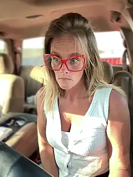 vixendoll87 online show from March 13, 10:21 pm