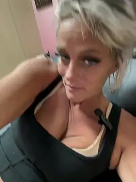 vixendoll87 online show from April 9, 2:44 am