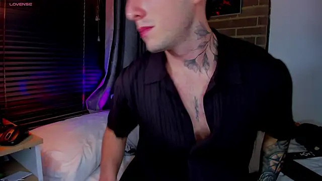 liam oficial02 online show from May 24, 3:44 am