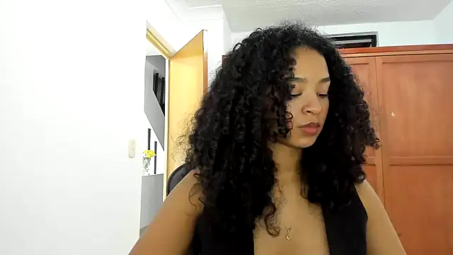 avellanatammy online show from February 16, 1:58 am