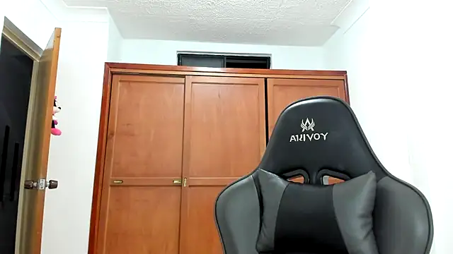 avellanatammy online show from March 3, 3:19 am