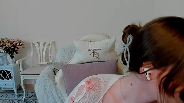 Snapshot of MishkaMe chatting on June 6, 2:55 pm MishkaMe online show from June 6, 2:55 pm