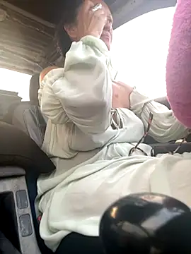 Snapshot of TheDime chatting on October 11, 2:15 pm TheDime online show from October 11, 2:15 pm