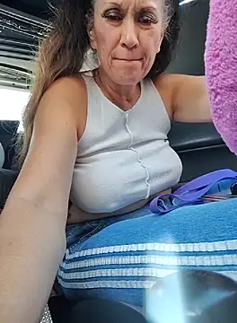 Snapshot of TheDime chatting on October 30, 10:32 pm TheDime online show from October 30, 10:32 pm