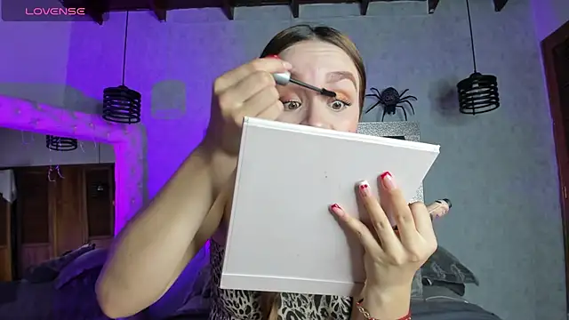 Taiissa  online show from October 30, 9:15 pm