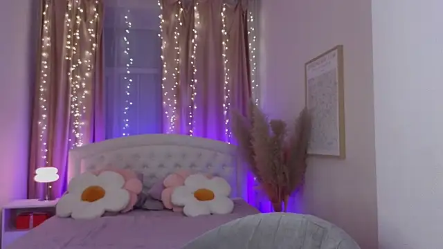 mo11y kitten online show from February 11, 8:20 pm