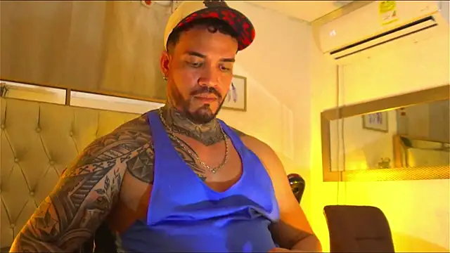 Snapshot of Angel_sex_latin chatting on December 25, 9:02 am Angel sex latin online show from December 25, 9:02 am