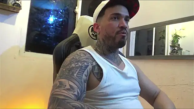 Snapshot of Angel_sex_latin chatting on January 18, 6:56 am Angel sex latin online show from January 18, 6:56 am