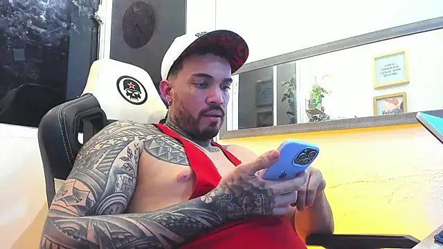 Snapshot of Angel_sex_latin chatting on February 7, 6:56 am Angel sex latin online show from February 7, 6:56 am
