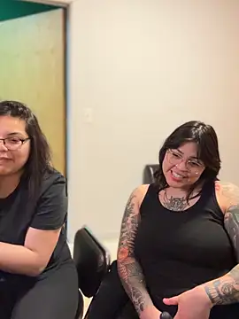 Snapshot of miacanela_xo chatting on December 17, 3:12 am miacanela xo online show from December 17, 3:12 am