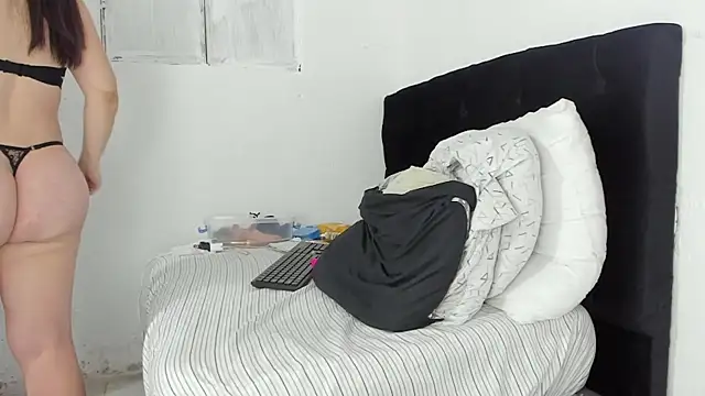Snapshot of lana_whitee chatting on February 7, 11:24 pm lana whitee online show from February 7, 11:24 pm