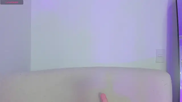 Snapshot of 1m_megan chatting on October 26, 3:12 am 1m megan online show from October 26, 3:12 am