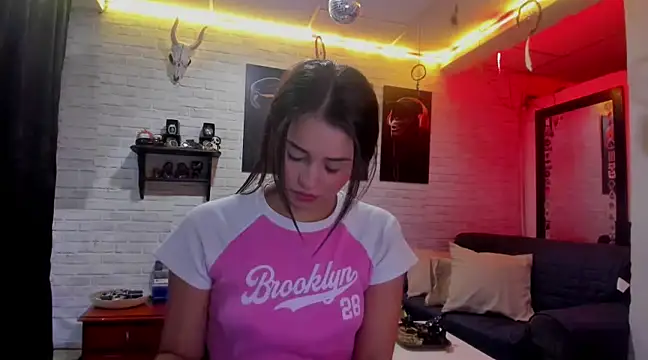 Kimmymadison- online show from December 11, 1:37 am