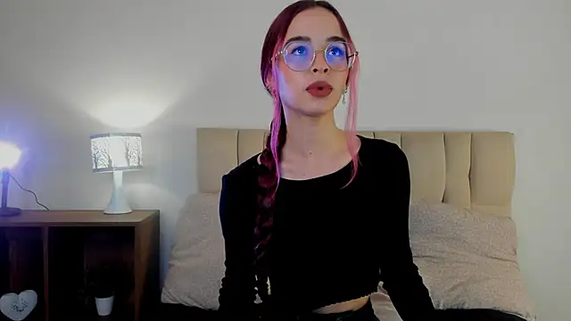 Snapshot of Roxxy_mora chatting on January 11, 10:18 pm Roxxy mora online show from January 11, 10:18 pm
