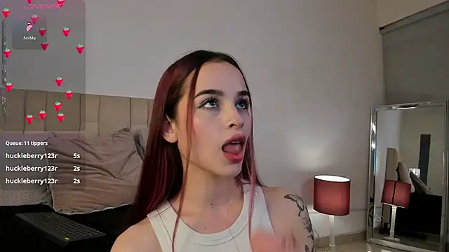 Snapshot of Roxxy_mora chatting on February 18, 12:15 am Roxxy mora online show from February 18, 12:15 am