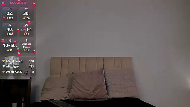 Snapshot of Roxxy_mora chatting on February 22, 3:45 am Roxxy mora online show from February 22, 3:45 am