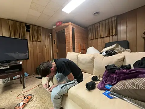 hungkubenski online show from November 3, 2:24 am