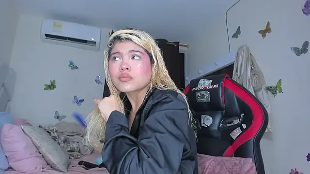 Snapshot of sofiacastillo01 chatting on September 22, 1:13 pm sofiacastillo01 online show from September 22, 1:13 pm