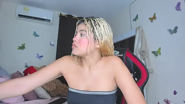 Snapshot of sofiacastillo01 chatting on September 25, 1:37 pm sofiacastillo01 online show from September 25, 1:37 pm