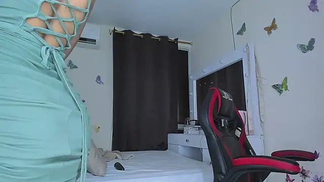 Snapshot of sofiacastillo01 chatting on October 3, 3:42 pm sofiacastillo01 online show from October 3, 3:42 pm