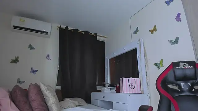 Snapshot of sofiacastillo01 chatting on October 4, 3:32 pm sofiacastillo01 online show from October 4, 3:32 pm