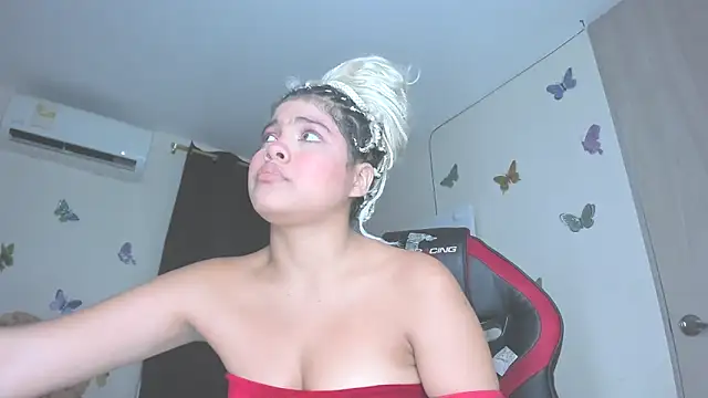 Snapshot of sofiacastillo01 chatting on October 13, 4:18 pm sofiacastillo01 online show from October 13, 4:18 pm