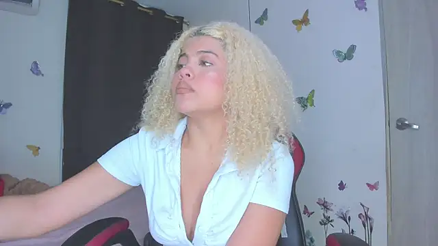 sofiacastillo01 online show from January 13, 1:27 pm