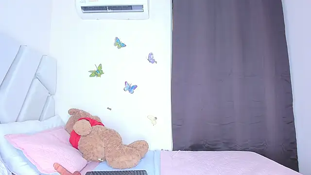 Snapshot of sofiacastillo01 chatting on February 28, 2:18 pm sofiacastillo01 online show from February 28, 2:18 pm