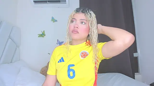 Snapshot of sofiacastillo01 chatting on March 26, 3:39 pm sofiacastillo01 online show from March 26, 3:39 pm