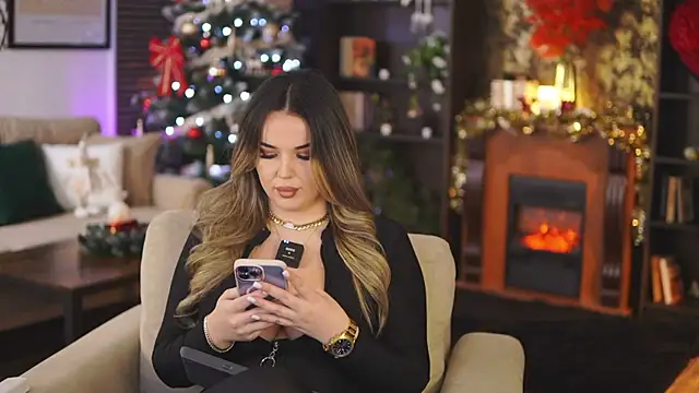 EvaSunderland online show from December 9, 8:01 pm