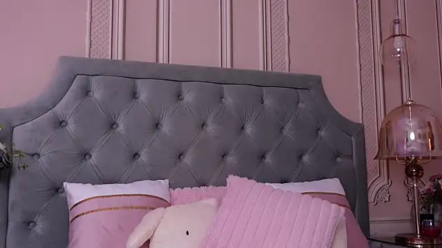 LucyAddison online show from March 29, 11:10 am