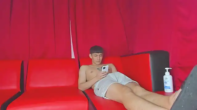 Snapshot of Extreme_Team8 chatting on February 3, 8:57 am Extreme Team8 online show from February 3, 8:57 am