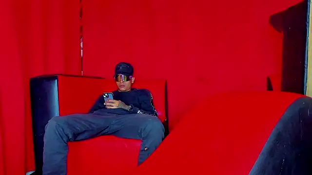 Snapshot of Extreme_Team8 chatting on November 16, 11:21 pm Extreme Team8 online show from November 16, 11:21 pm