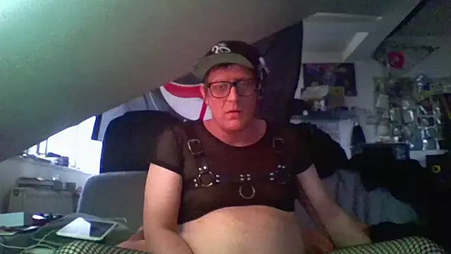 Bigthroaterboy online show from December 4, 8:45 am