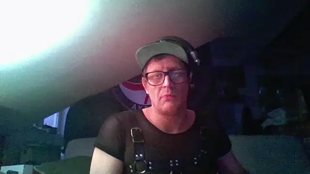 Bigthroaterboy online show from December 6, 7:21 am