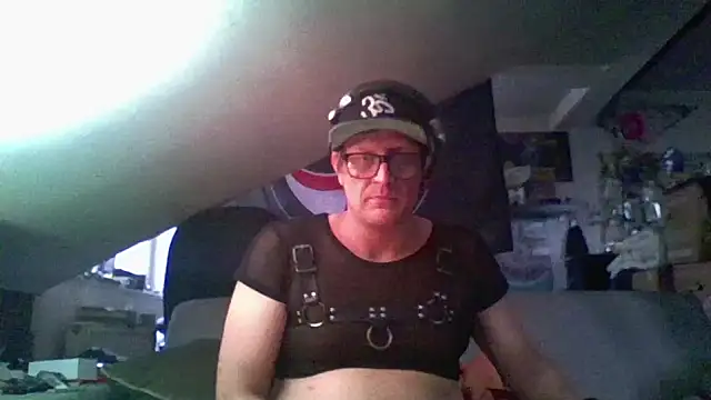 Bigthroaterboy online show from December 6, 1:33 pm