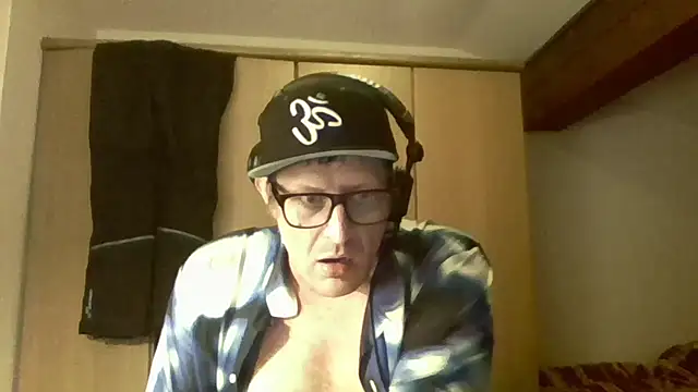 Bigthroaterboy online show from December 10, 11:51 pm