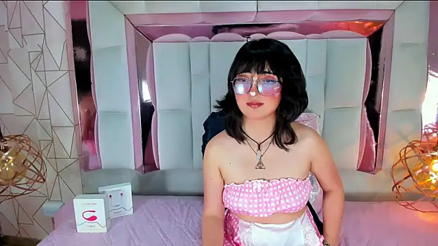 Snapshot of SaraMartini1 chatting on March 17, 5:45 am SaraMartini1 online show from March 17, 5:45 am