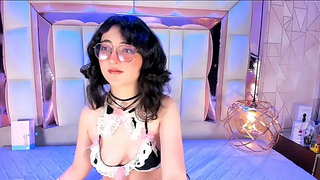 Snapshot of SaraMartini1 chatting on October 18, 6:05 am SaraMartini1 online show from October 18, 6:05 am