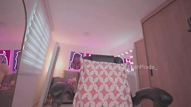 LeahPrada  online show from March 1, 10:45 pm