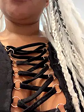 HaileyDiana online show from October 5, 8:23 am