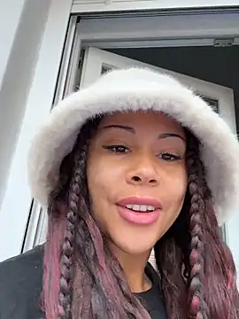 HaileyDiana online show from March 26, 9:04 am