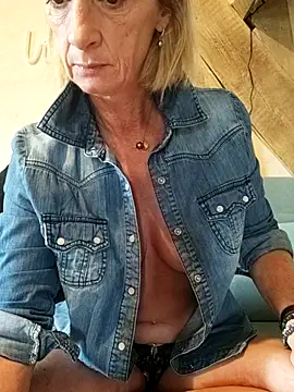 Snapshot of tatianasexymilf chatting on October 29, 9:55 am tatianasexymilf online show from October 29, 9:55 am