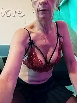 Snapshot of tatianasexymilf chatting on December 14, 10:31 am tatianasexymilf online show from December 14, 10:31 am